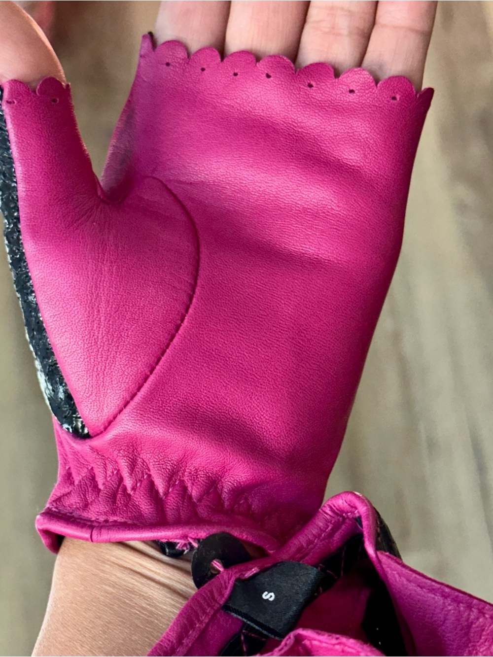 David & Young Genuine Leather Fingerless Gloves Pink Black NWT Size S - Picture 3 of 12